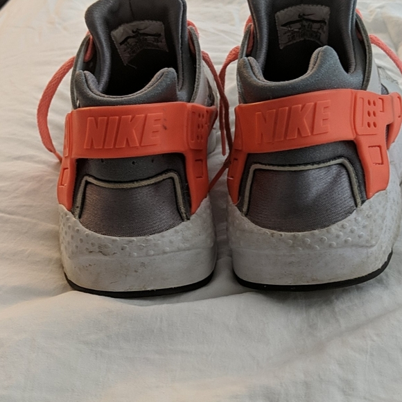 Size 7 Huarach - Picture 2 of 3